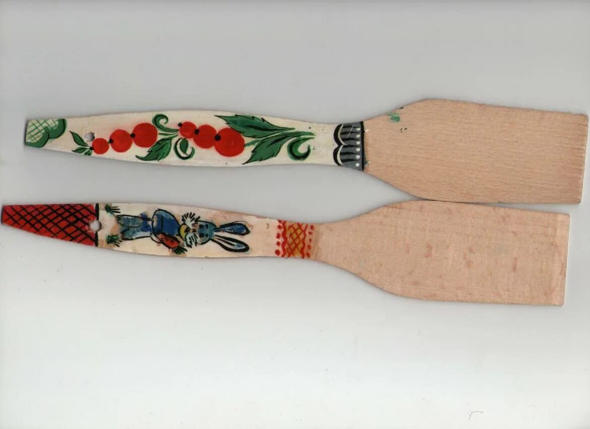Роспись деревянной лопатки. Лопатка деревянная с росписью. роспись на лопатке кухонной. деревянная лопатка для кухни. роспись на лопатки кухонные деревянные.