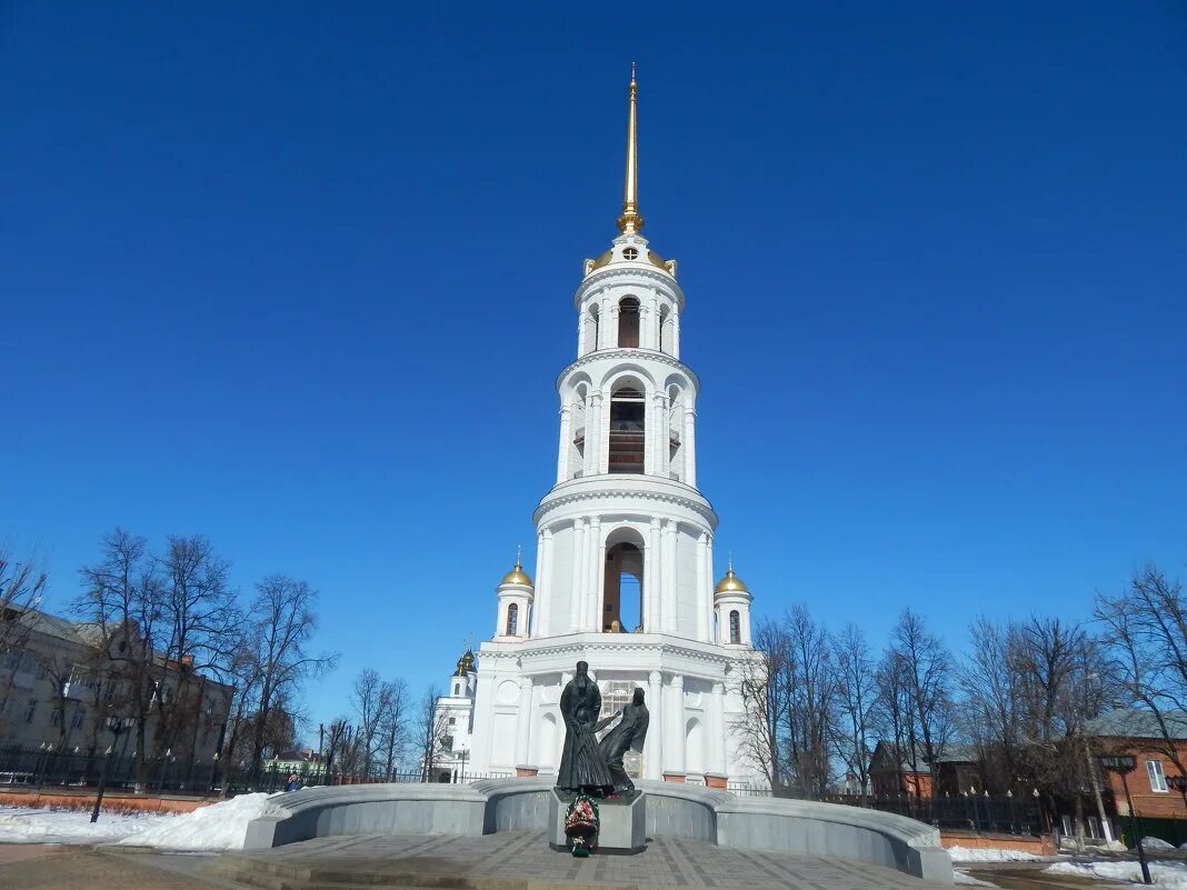 шуя колокольня воскресенского собора. олег колокольня. приезинтаци троица сергеевского манастытеся колокольня. 1976. колокольня троице-сергиевой лавры кратко.