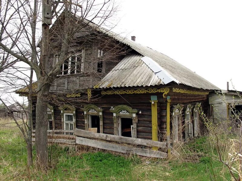 Мертвые дома в деревне. Деревня Корчмино Ярославская область. Деревни призраки в Ярославской области. Вымершие деревни Ярославской области. Заброшенные деревни Ярославской области.