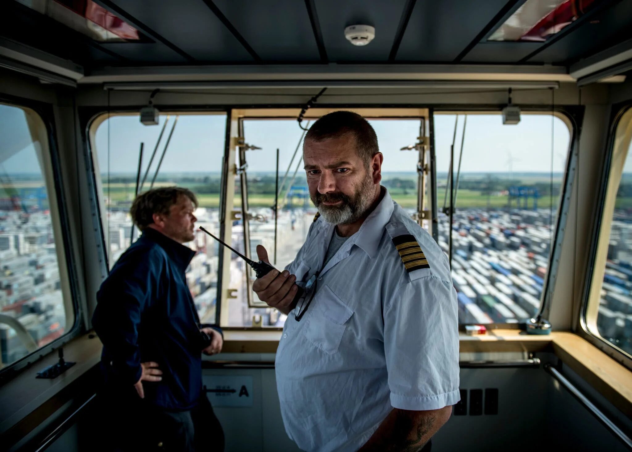 Ship captain. Капитан на мостике. Моряк механик. Интервью на судне.