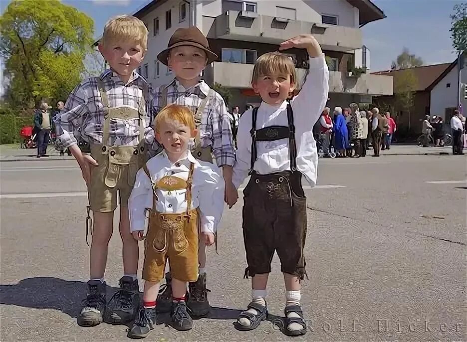 Зап ребенка. Немецкие дети современные. Немцы мальчики. Баварский мальчик. Национальный немецкий детский костюм для мальчика.