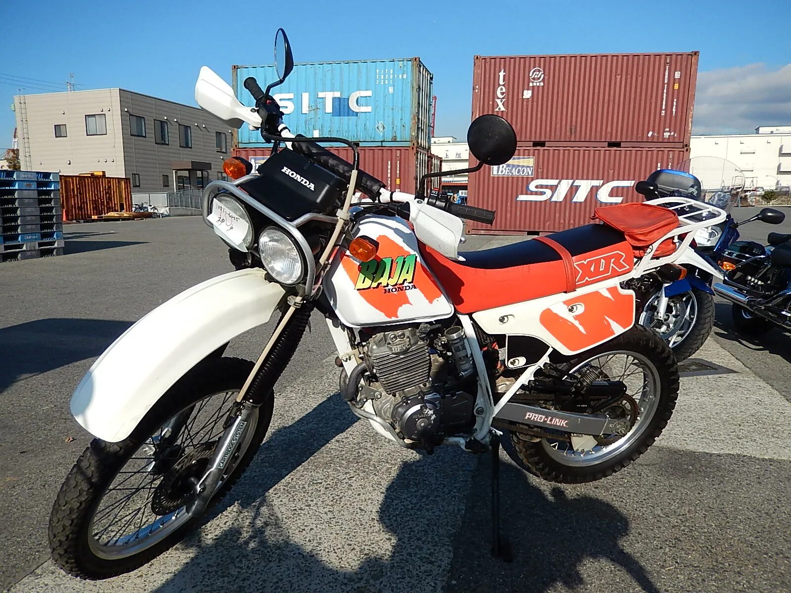 Honda baja. Хонда Баджа 250. Honda XLX 250. Мотоцикла Хонда XLR 250. XLR 250 Baja.