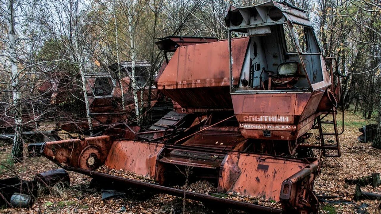 Комбайн сломался. Брошенный комбайн нива. заброшенный комбайн енисей.