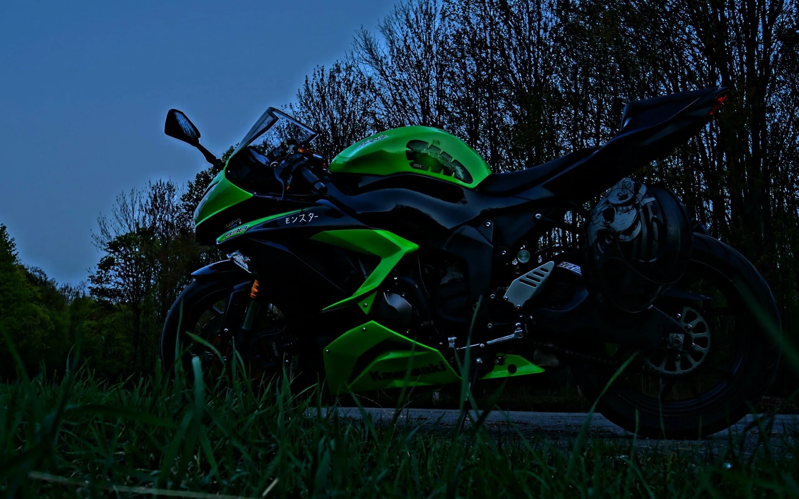Kawasaki z750 2011. Кавасаки ниндзя 300. Kawasaki ninja 650. Черно зеленый кавасаки. Kawasaki ninja 300 black.