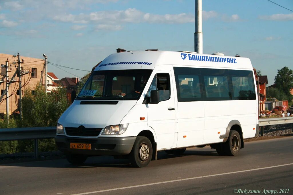 Номер автовокзала белебей. Mercedes Benz Sprinter 413. Автобус Mercedes-Benz Sprinter 413cdi. Мерседес-Бенц Спринтер Башавтотранс. Газель Башавтотранс.