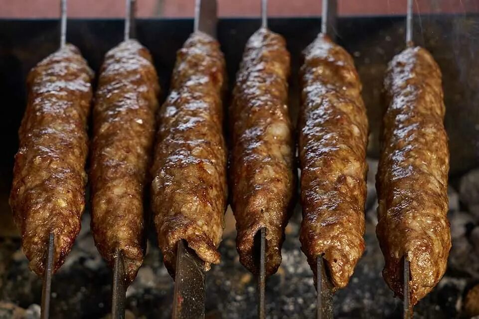 Люля кебаб. Шашлык люля-кебаб на мангале. Шашлык Lula Kebab. Люля-кебаб Mangal мангал люля.