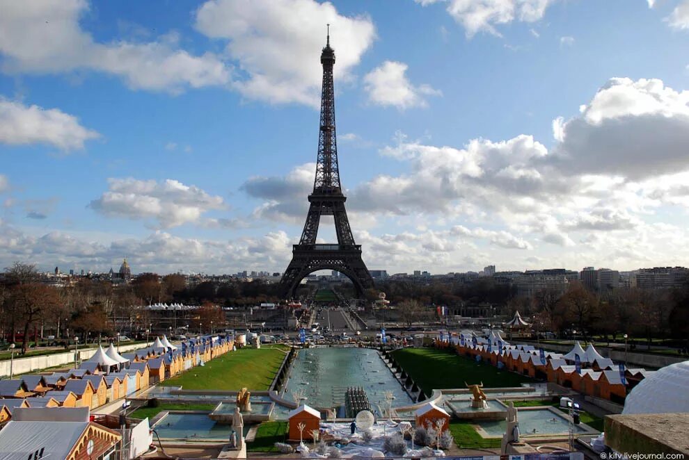 Вид на париж с эйфелевой башни. Эйфелева башня в Париже. Ейфелева Вежа Париж. Достопримечательности Парижа Эйфелева башня. Вид с эльфовой башни в Париже.