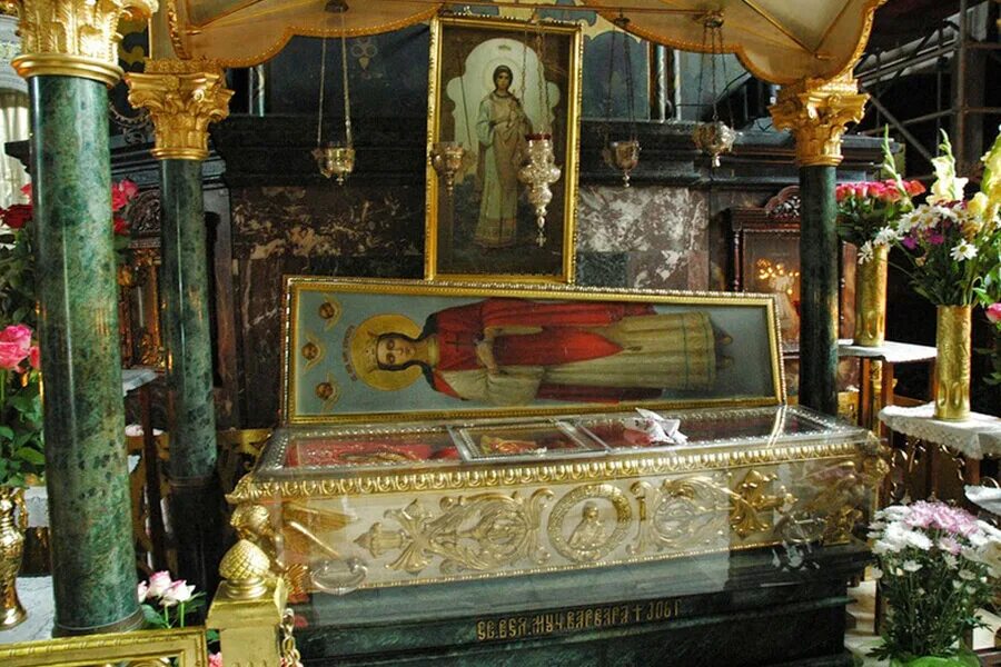 Мощи великомученицы варвары. Владимирский собор киев мощи великомученицы варвары. Мощи святой варвары где находятся. Святая варвара великомученица мощи. Мощи великомученицы варвары.