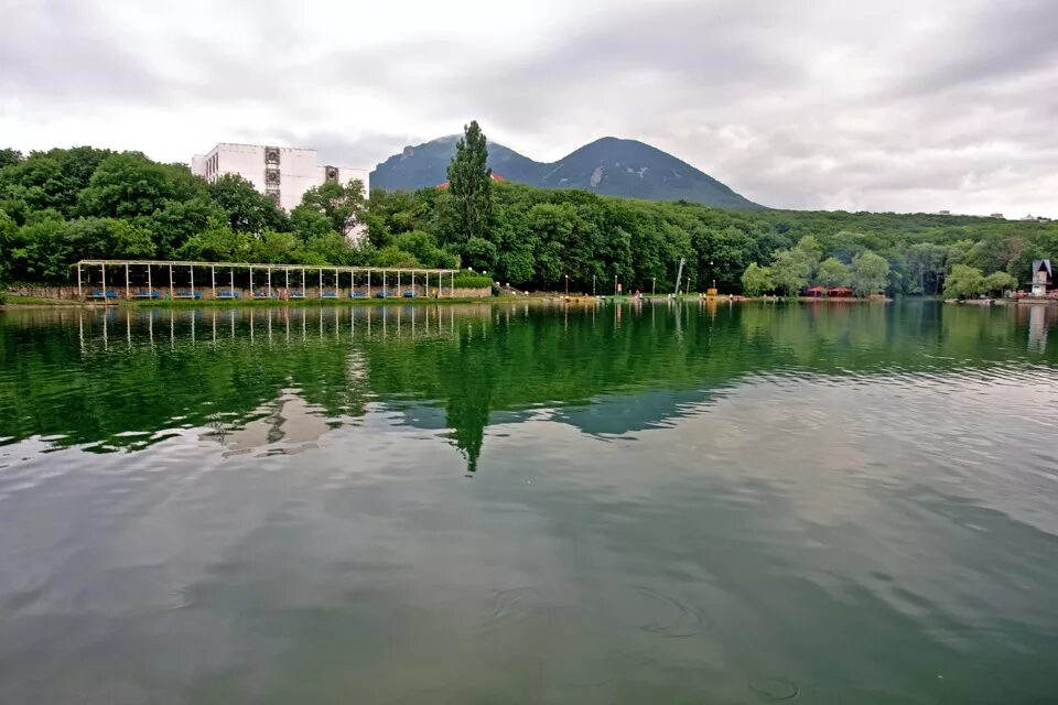 Какая вода в железноводске. Минеральные воды Железноводск озеро. Железноводск озеро 2023. Железноводск озеро 30. Озеро Иноземцево.