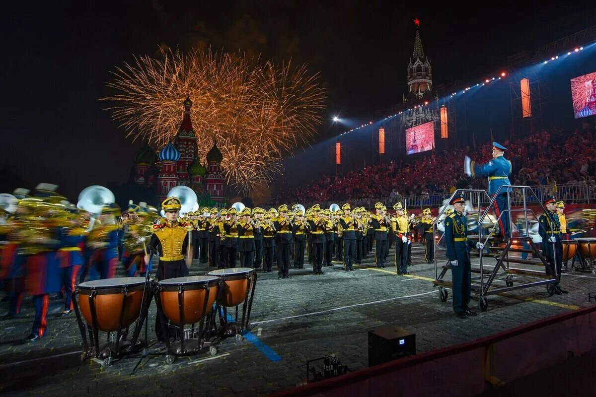 Красивый новый год кремль. Путешествие в рождество москва. Фестиваль путешествие в рождество 2021-2022. Каток на вднх 2023. Куда сходить в москве 8 января 2024.