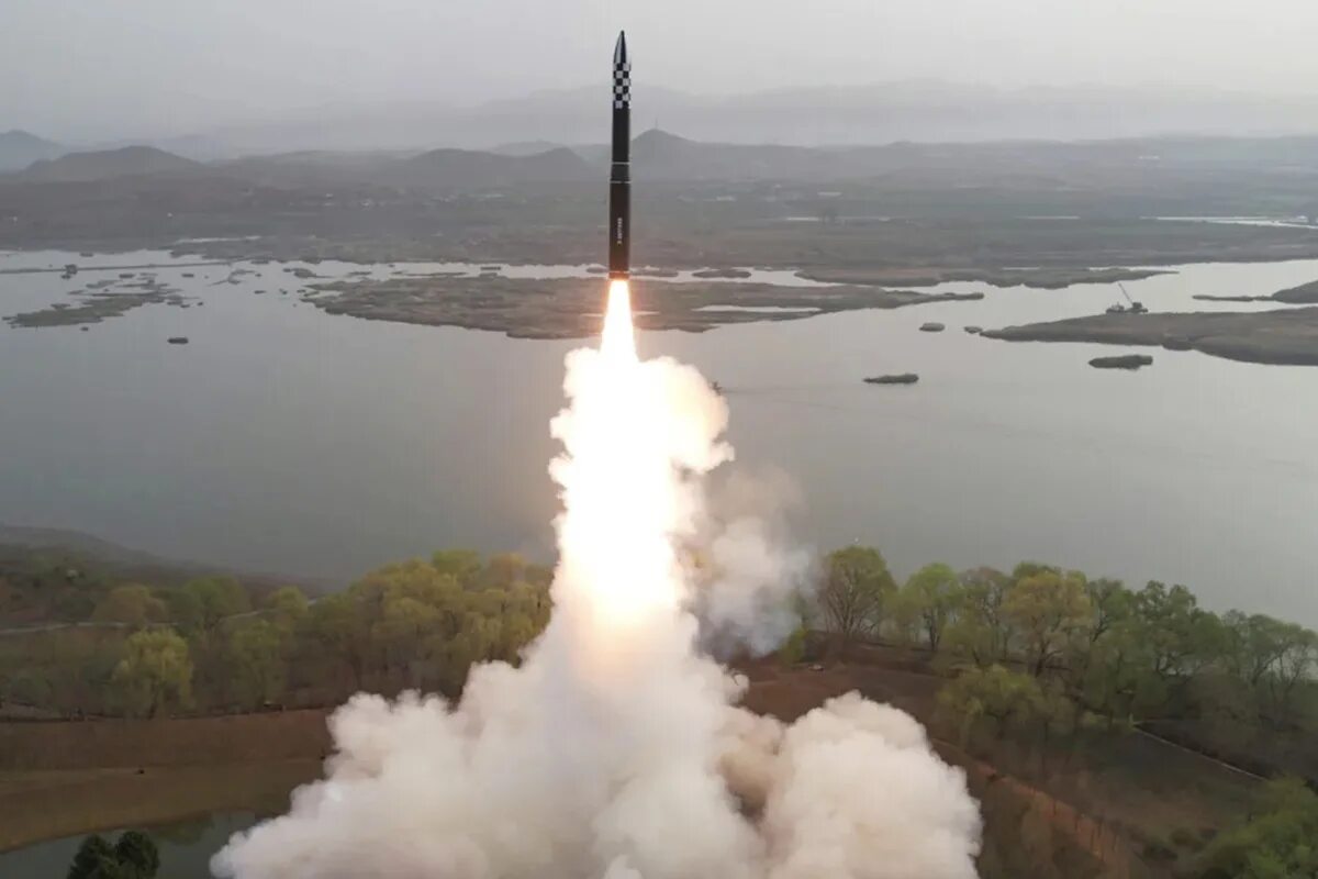 Корея оружие россии. Хвасон-18. МБР Hwasong-18. Баллистические ракеты Северной Кореи. Ядерные боеголовки Северной Кореи.