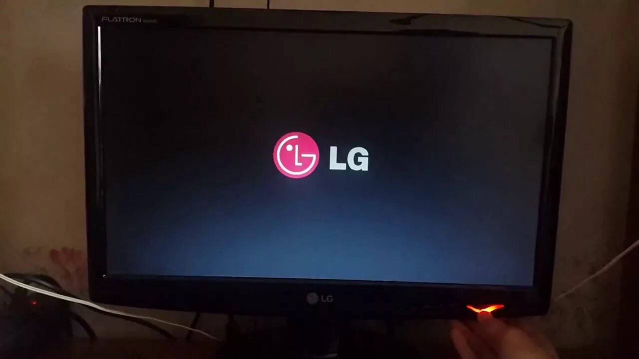 Lg не включается экран. Экран LG w2043s. Монитор LG Flatron w2043t. LG Flatron w2043c. Монитор LG Flatron w1943c.