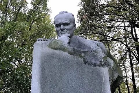 С п королев памятник