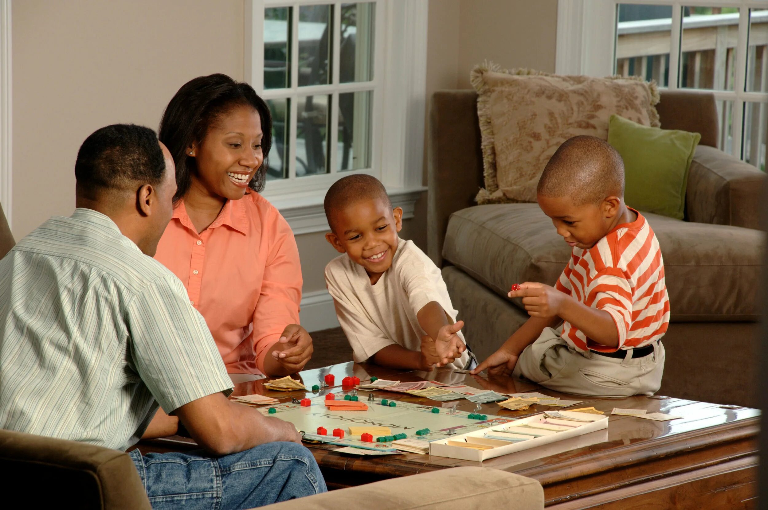 Something family. Американская семья деньги. Воспитание Афроамериканская семья. Семейные игры с детьми. Воспитание Афроамериканская семья на кухне.