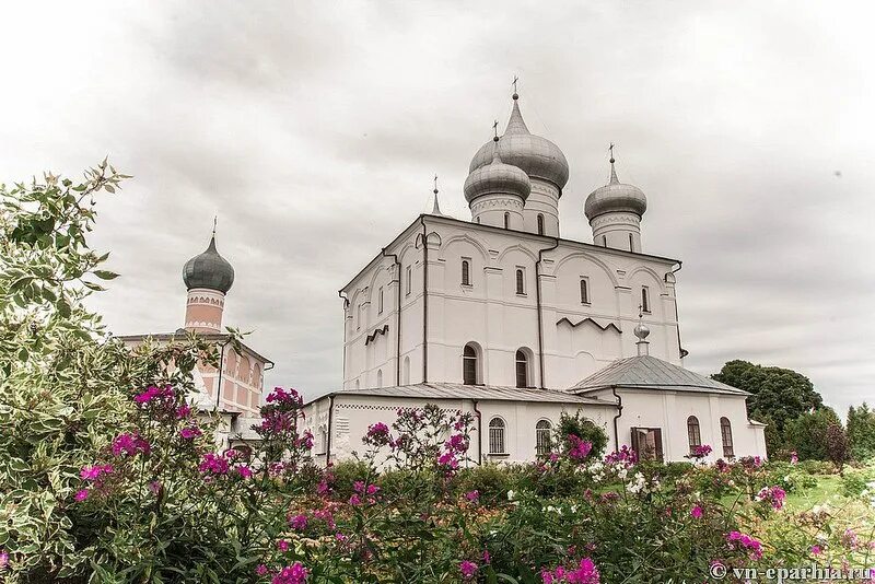 Хутынский монастырь Великий Новгород. Варлаамо-Хутынский монастырь Великий Новгород. Варлаамо-Хутынский Спасо-Преображенский монастырь. Варлаамо хутынский монастырь сайт