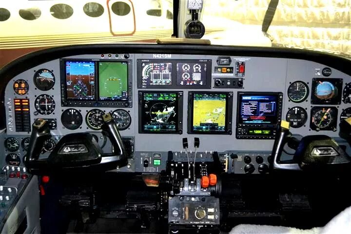 N 421 пр. Cessna 421 Cockpit. Цессна 182 Cockpit. Cessna 337 Cockpit. Cessna 182 кабина.