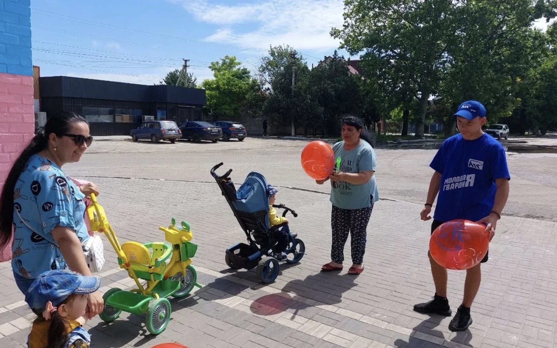 Геническ новости происшествия. Геническ центр. Новый транспорт Геническ. Геническ аллея сказок. Талантливые школьники Херсонщины.