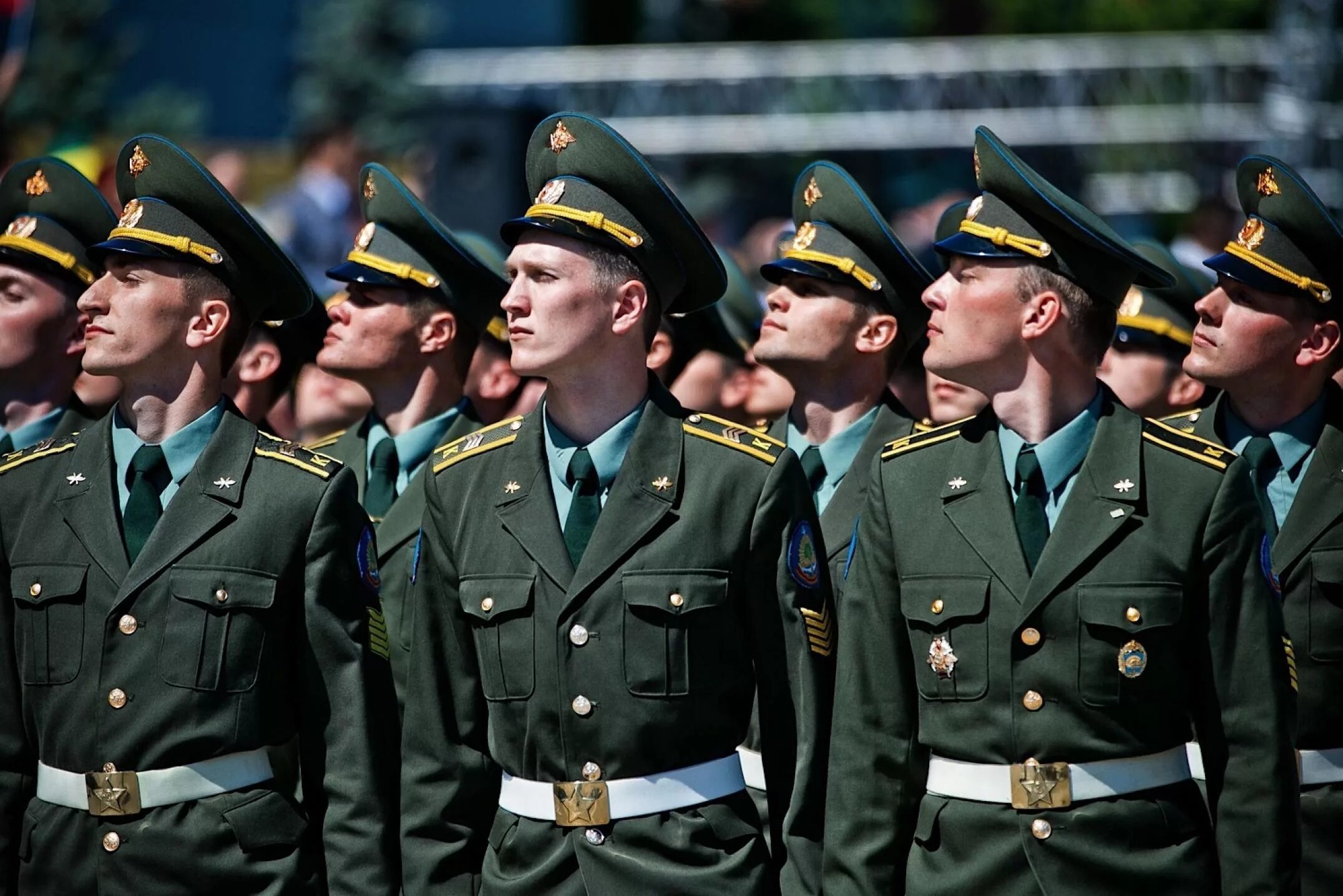 Парадная форма российских вооруженных сил. Военная форма. Военные курсанты. Форма курсантов. Солдат в парадной форме.