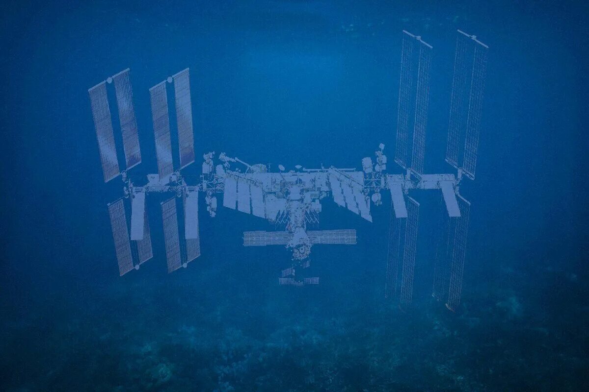 остров чуук подводное кладбище. станция мир в океане. мир (орбитальная станция). точка немо кладбище космических кораблей. кладбище космических кораблей в тихом океане станция мир.