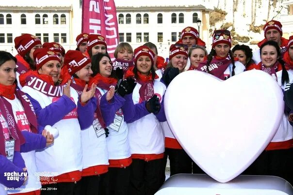 Волонтеры на Олимпийских играх в Сочи 2014. Волонтеры на Олимпиаде в Сочи 2014. Волонтеры на Паралимпийских играх 2014 года в Сочи. Добровольцы на Паралимпиаде в Сочи 2014 года. Волонтер 2014