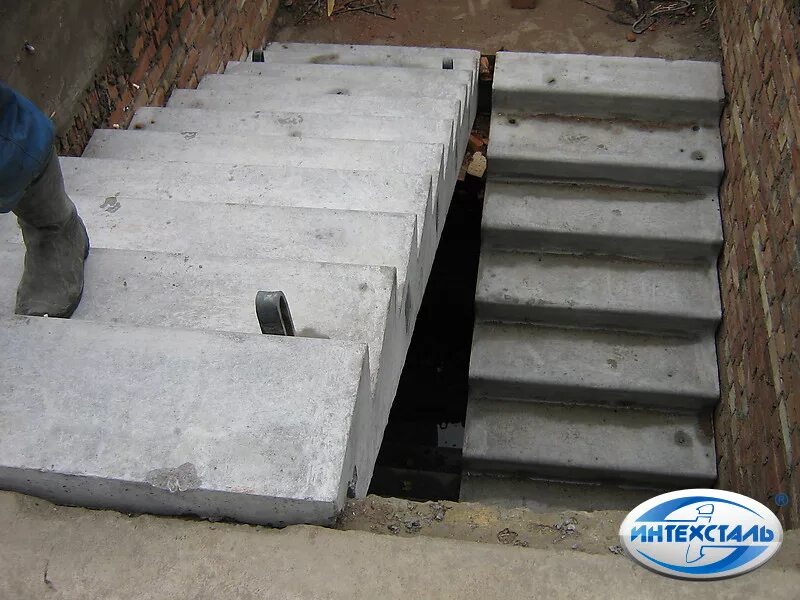 Лестничная площадка установка. Бетонный лестничный марш монтаж. Лмп 57. Лестничная площадка установка. Схема монтажа лестничных маршей и площадок.