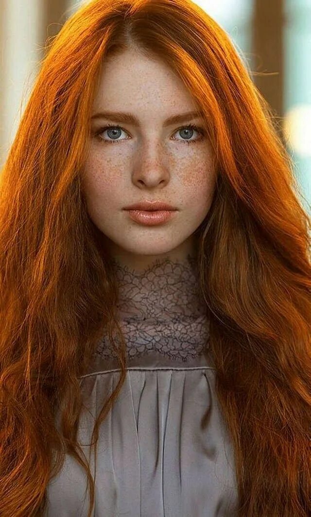 Блондинка с веснушками. Конопатая майя хоук. Cute ginger. Люси холлестейл. Рыжая красотка.
