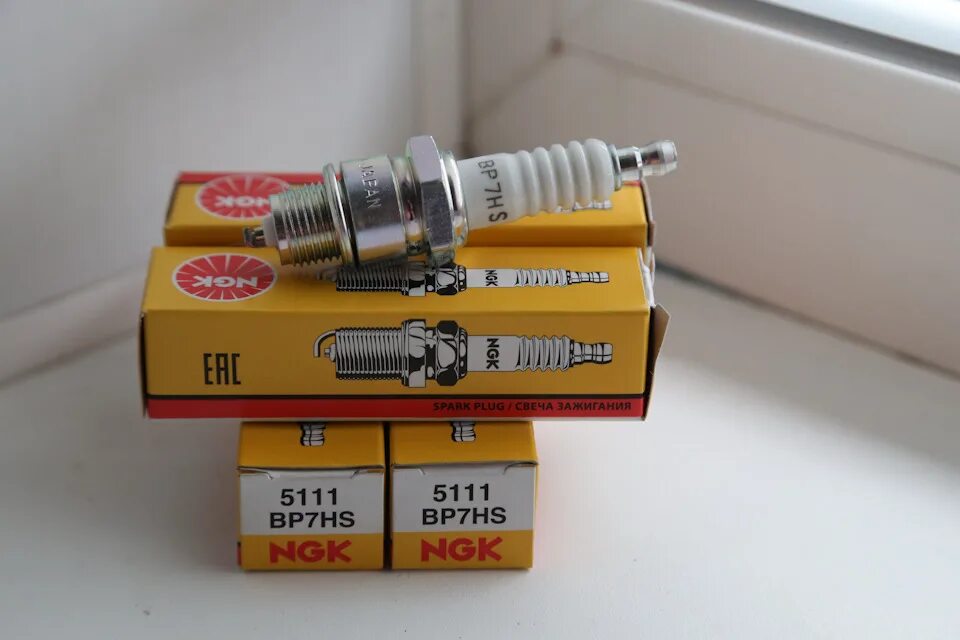 Ngk bpr7hs. Ngk br7hs-10. свеча ngk bpr7hs. свечи зажигания ngk заз 968.