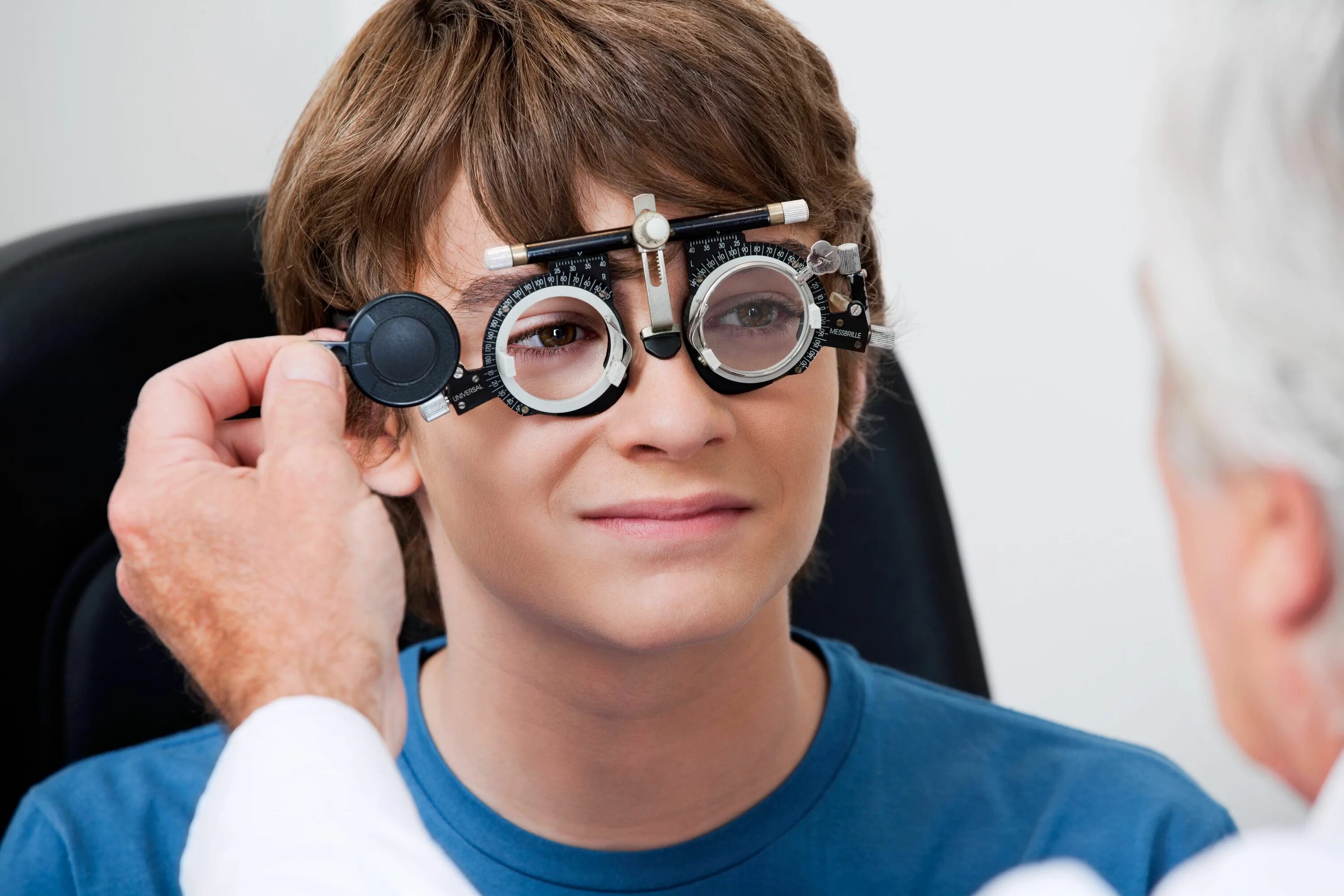 У сына зрение 3. Очки для корректировки зрения. Очки для зрения подростковые. Очки для близорукости. Очки для зрения близорукость.