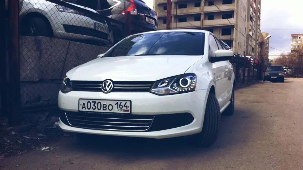 Volkswagen саратов. Volkswagen Polo ангельские глазки. Ангельские глазки поло седан 2013. VW Polo sedan глазки. Ангельские глазки Фольксваген поло седан 2016.