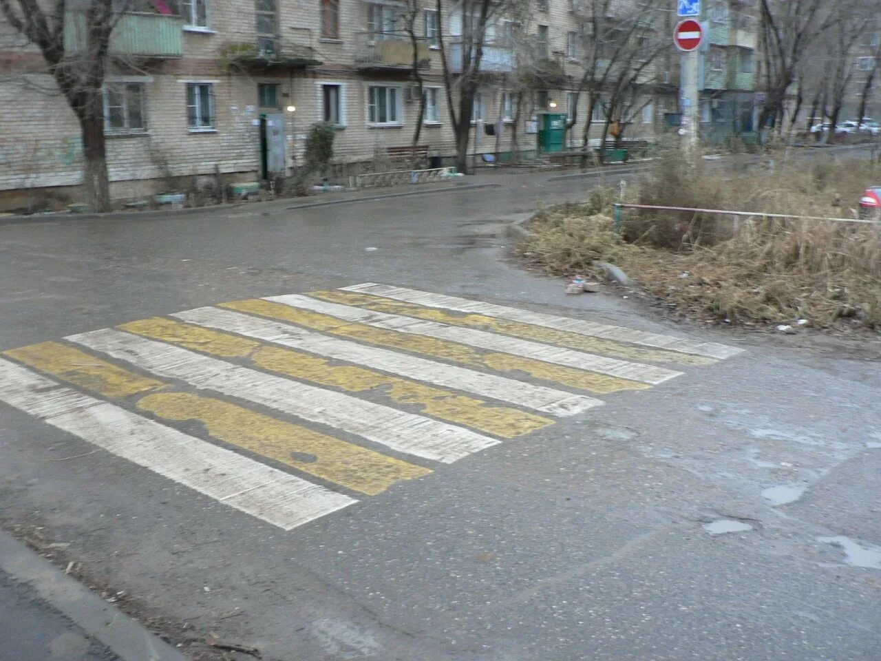Тротуара улиц для хода людей. Конец тротуара. Тратурар. Тротуары старая майна. Линкольн перекрыл тротуар.