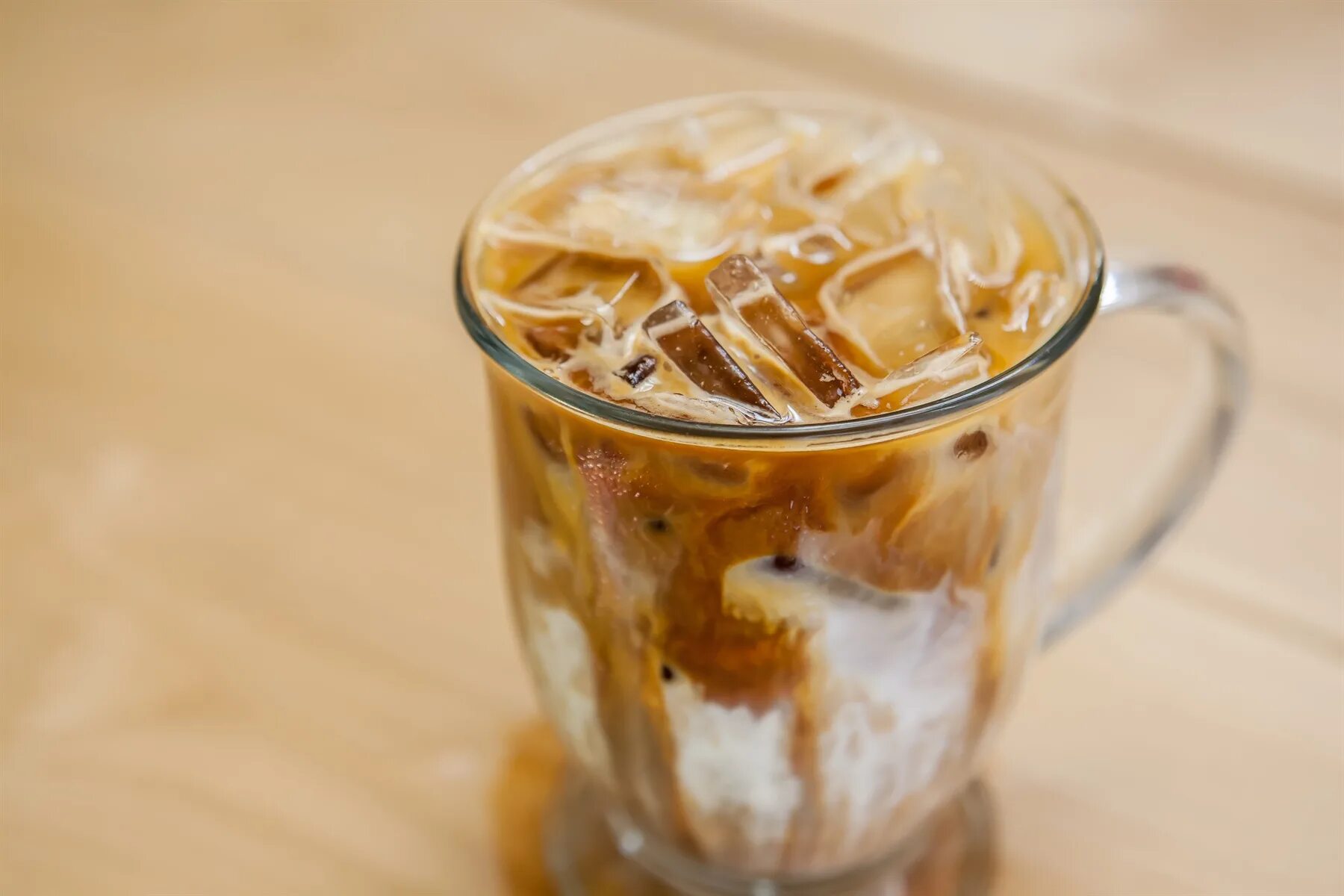 Айс латте. Холодный кофе ( Iced Latte). Кофе со льдом. Капучино со льдом. Холодный кофе с льдом