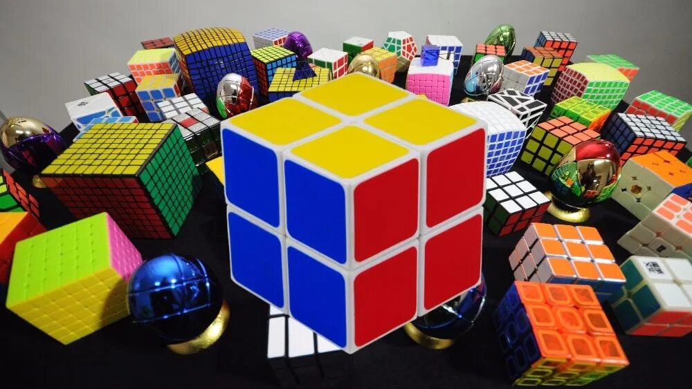 Головоломки день рождение. Кубик рубик 20 на 20. Кубик Рубика 33x33x33. Рекорд кубика Рубика 3х3. Головоломки кубики рубики.