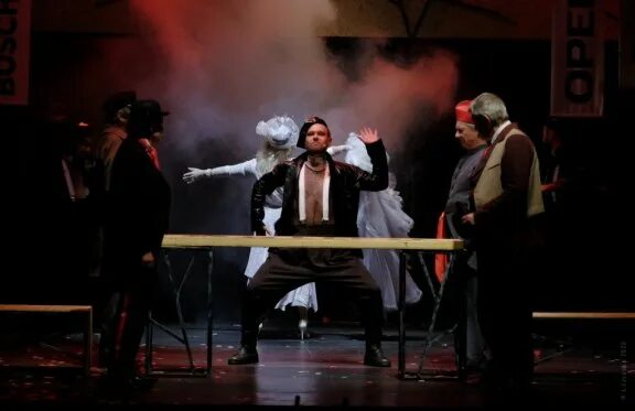 Спектакль тамбов билеты. Визит дамы лысьвенский театр. визит дамы омский академический театр драмы. визит дамы спектакль тамбов.