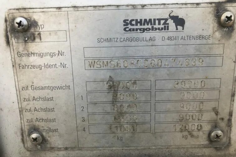 Бирка полуприцепа Schmitz. VIN номер Schmitz. Полуприцеп Шмитц номер шасси. Табличка с номером Шмитц.