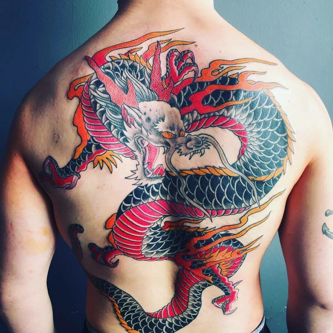 Китайский дракон значение. Ирэдзуми дракон. Татуировки якудза дракон. Дракон Япония якудза. Якудза красный дракон.