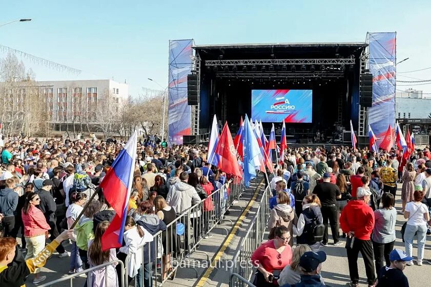 Митинг в барнауле. Митинг концерт Барнаул. Фогель Барнаул концерт. Концерт в Барнауле на площади. Концерты в Барнауле 2022.