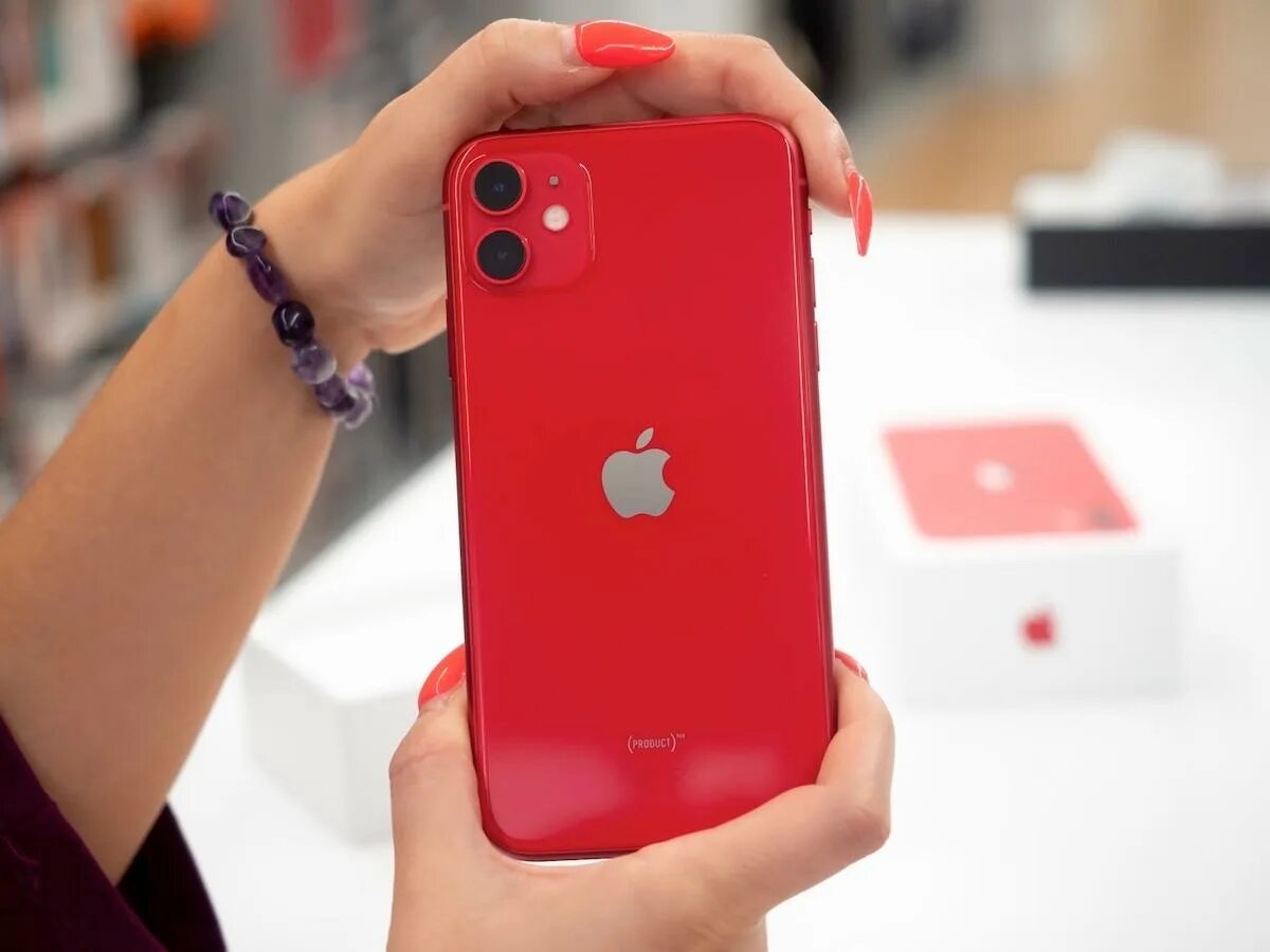 Телефон 11 128 гб. Iphone 11 Red. Iphone 11 красный. Apple iphone 11 Red Unboxing. Iphone Pro Red.