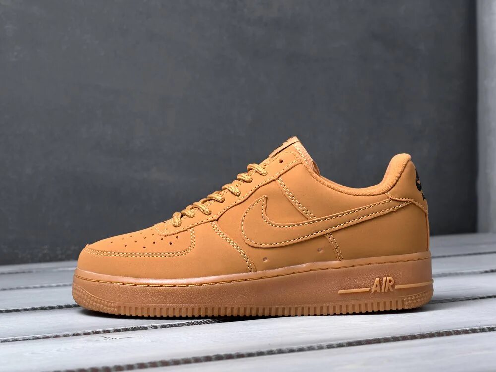 Air force 1 low оригинал. Nike Air Force 1 коричневые. Nike Air Force 1 Brown. Air Force 1 нубук. Nike Air Force 1 Low бежевые.