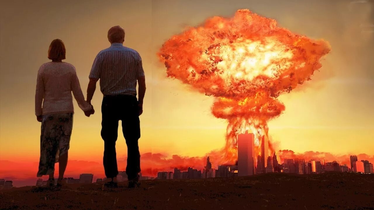 Спасти мир оружие. Ядерный взрыв люди. Человек на фоне ядерного взрыва.