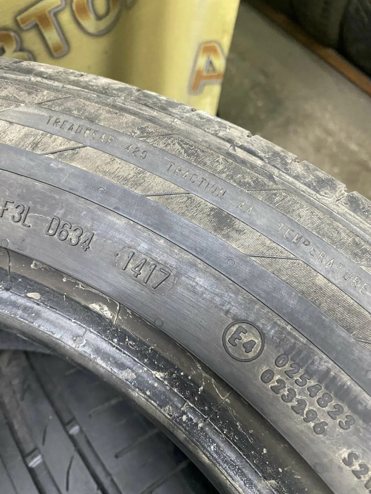 Шины 235 55 r18 в москве. Резина 235 55. continental 23570 r16 износ. 23555 r18 на каких машинах.