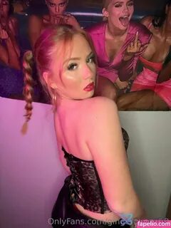 Slideshow wildestkitten myfreecams 