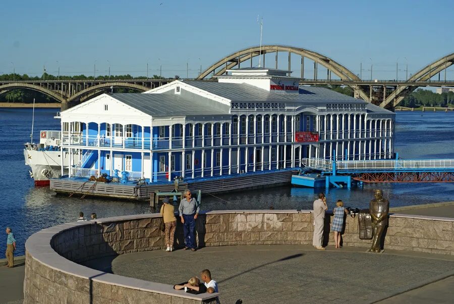 речной вокзал магазины рядом