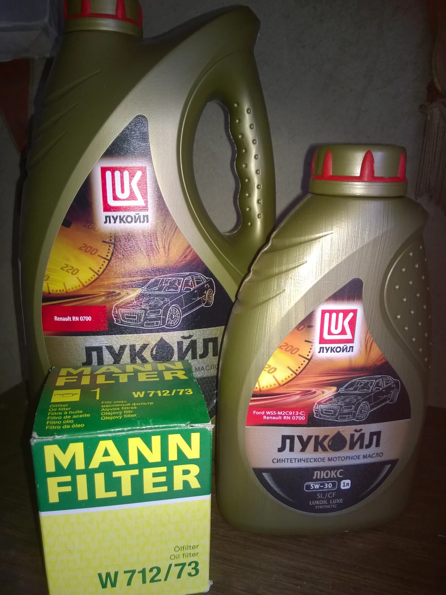 Масло лукойл в логана. Лукойл для рено. оригинальное масло рено это лукойл.