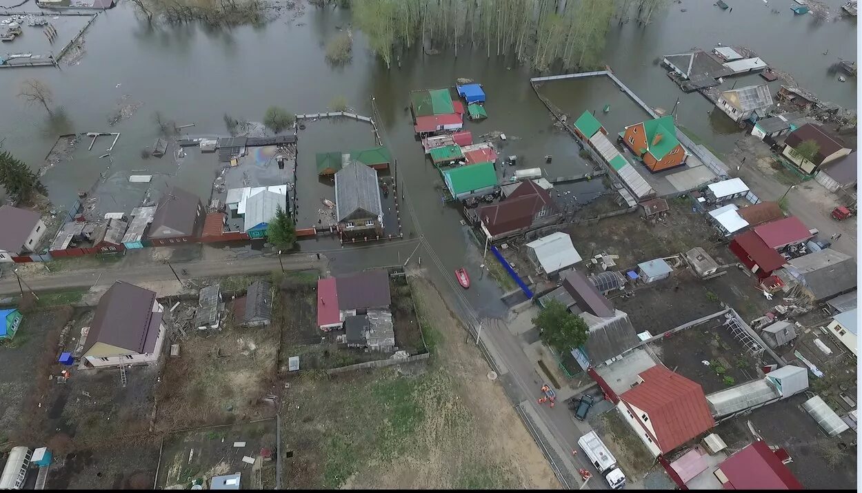 Какие улицы затопит в ишиме. Наводнения в Тюменской области Ишим. Паводок Ишим. Паводок 2017 Ишим. Ишим потоп.