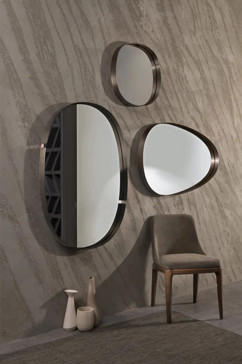 1х зеркало t me. Ассиметричное зеркало. Неровное зеркало. Зеркало неровной формы. Зеркала неправильной формы в интерьере.
