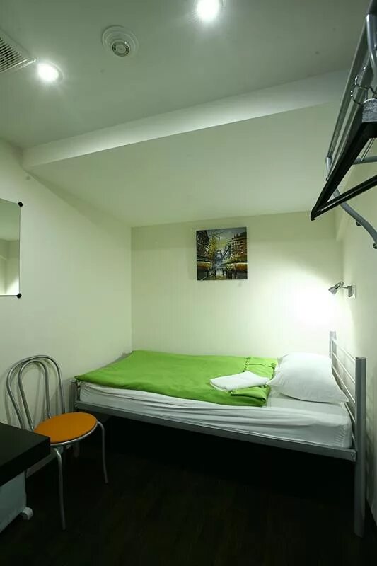 хостел уютный одноместный. одноместный хостел. хостел одноместный. одноместный хостел. одноместный номер в хостеле.