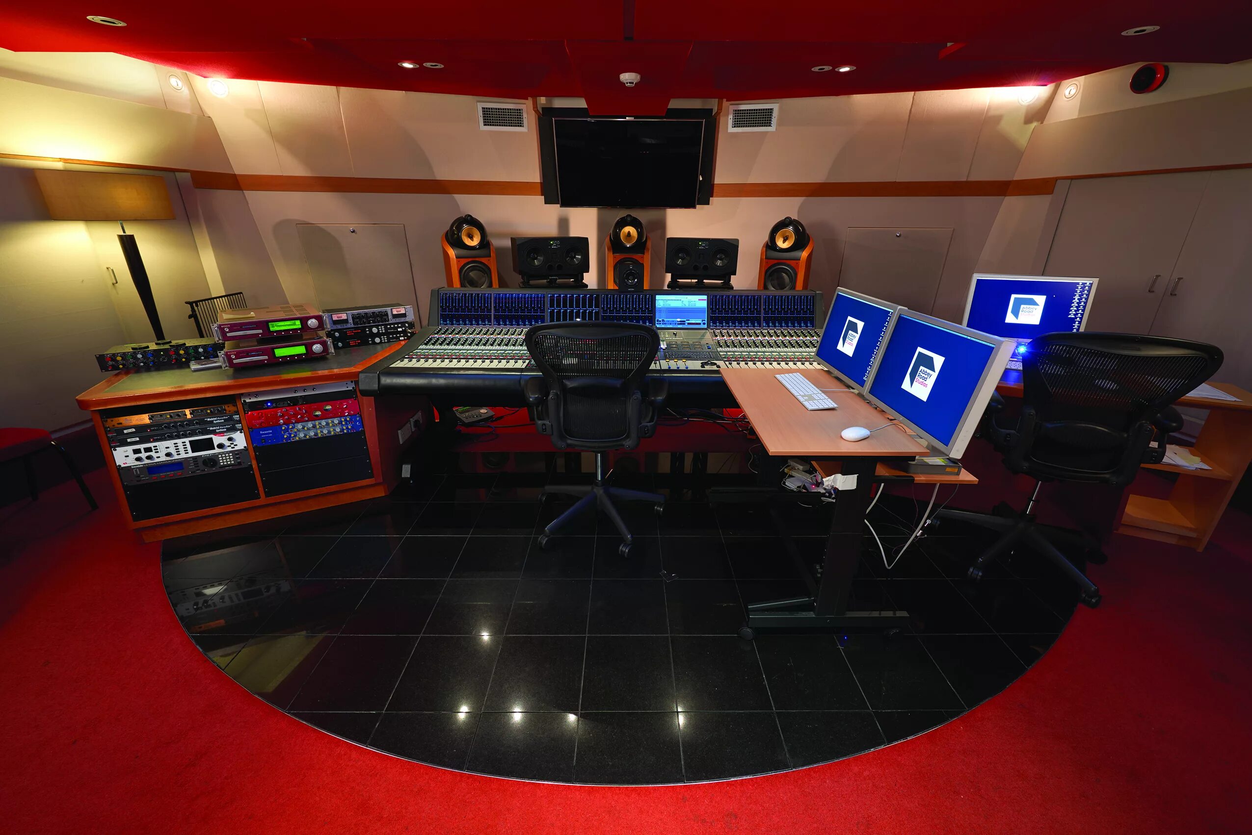 Road studio. Студии Abbey Road Studios. Студия звукозаписи Эбби роуд. Abbey Road Studio 3 мониторы. Звукозаписывающая студия «Эбби-роуд».