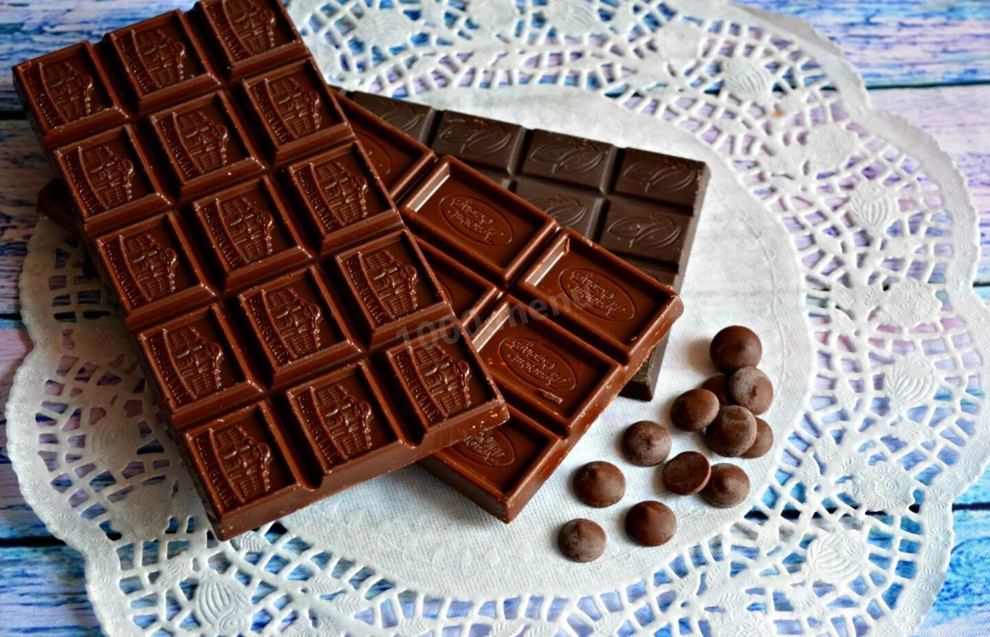 Шоколадная плитка из глазури. Шоколад глазурь. Красивая плитка шоколада. Шоколадная глазурь из плитки шоколада.