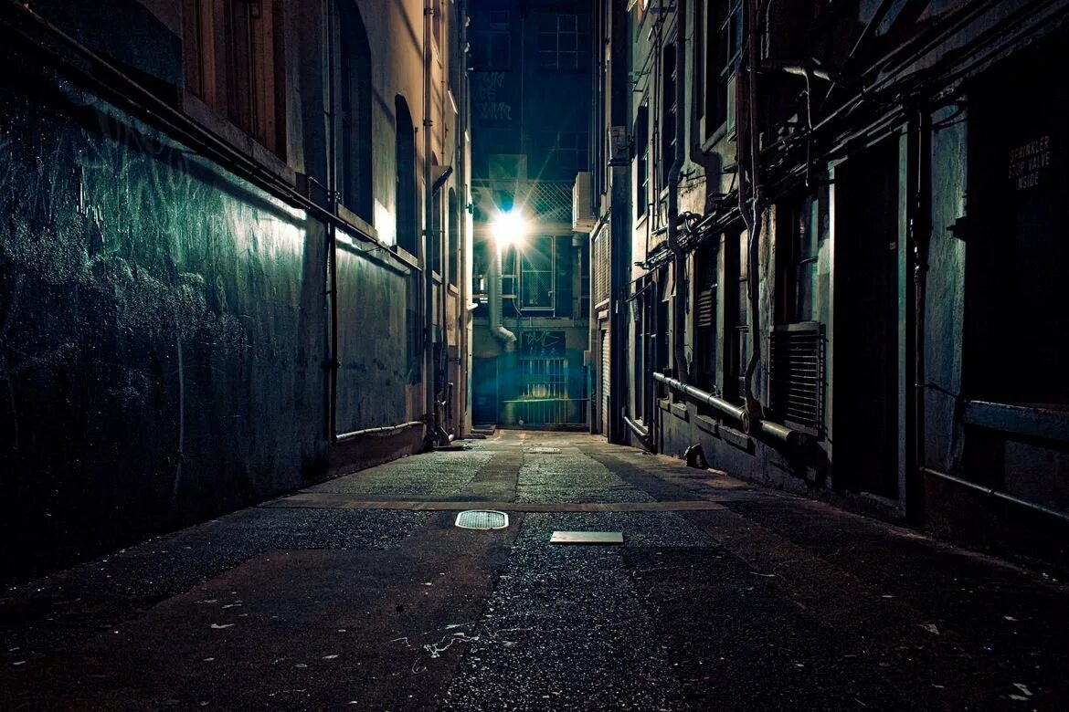 Темный переулок. Темная улица. Мрачная улица. Ночной город переулок. За меня споют темные дворами