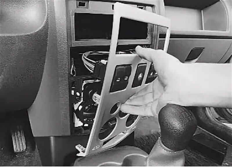 Removal and installation of a casing of a steering column (Opel Astra J 2009-201